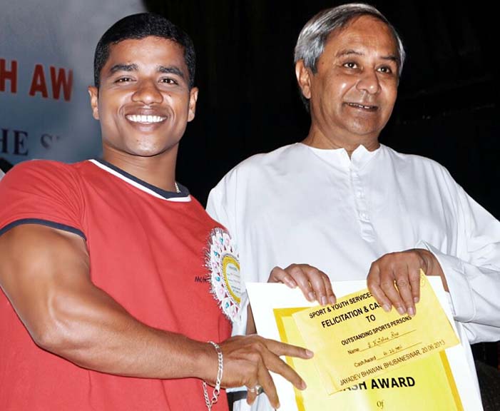 Odisha bodybuilder S Krishna Rao received a State Government cash award from Chief Minister Naveen Patnaik in Bhubaneswar on 20th June 2013.