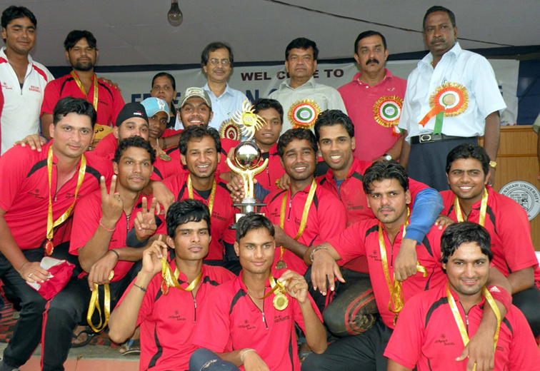 Men`s Fed Cup baseball champions Delhi team in Cuttack on <b>July 14, 2009.